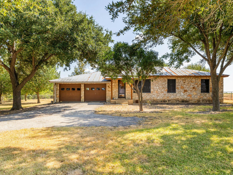 1501 County Road 421 — exterior