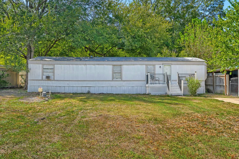 208 Circle Dr — exterior