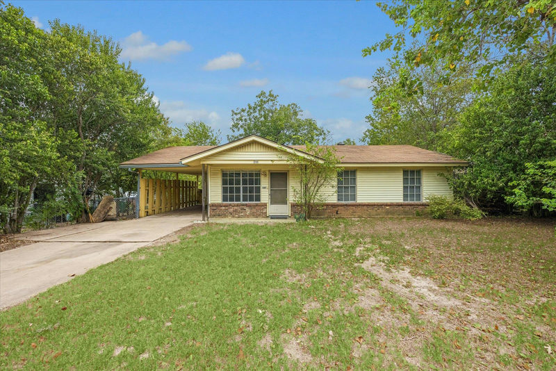 402 Bramble Dr — exterior