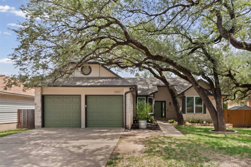 13201 Briar Hollow Dr — exterior