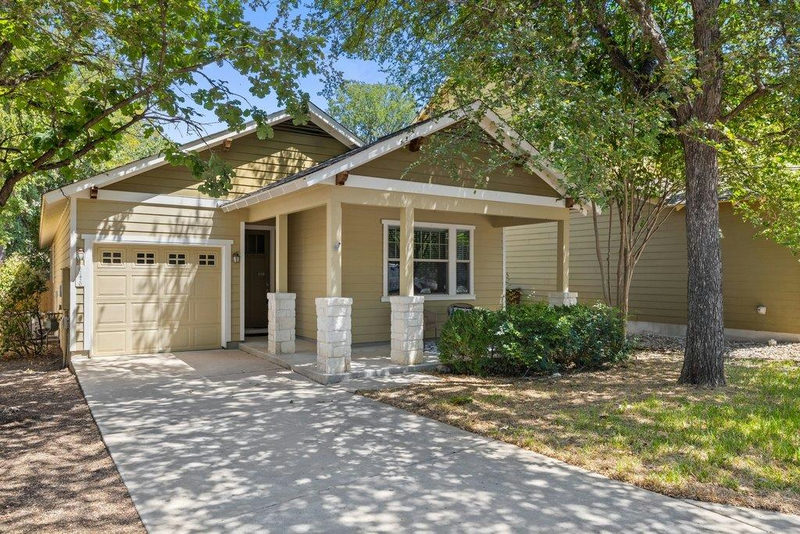 2420 Amur Dr — exterior