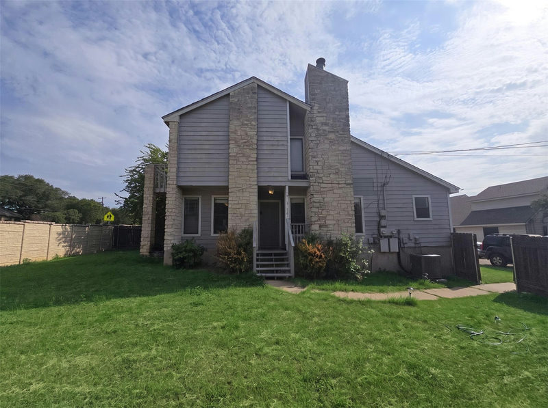 1758/1760 Horseshoe Cir — exterior