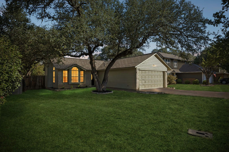 1709 Hatch Rd — exterior