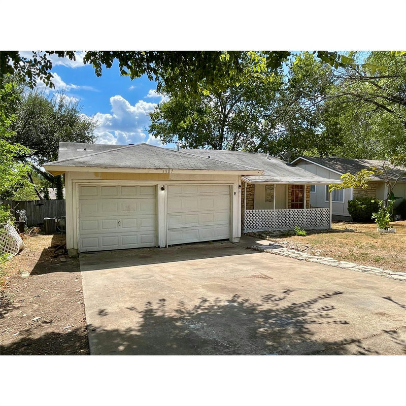 5507 Fence Row — exterior