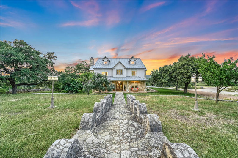 1174 ROYAL EAGLE Dr — exterior