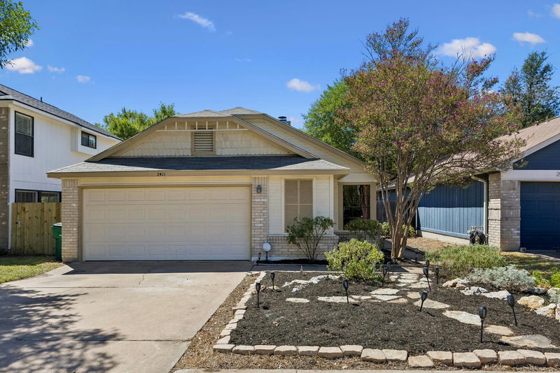2411 Dowd Ln — exterior