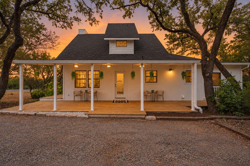 8902 Butler Cir — exterior
