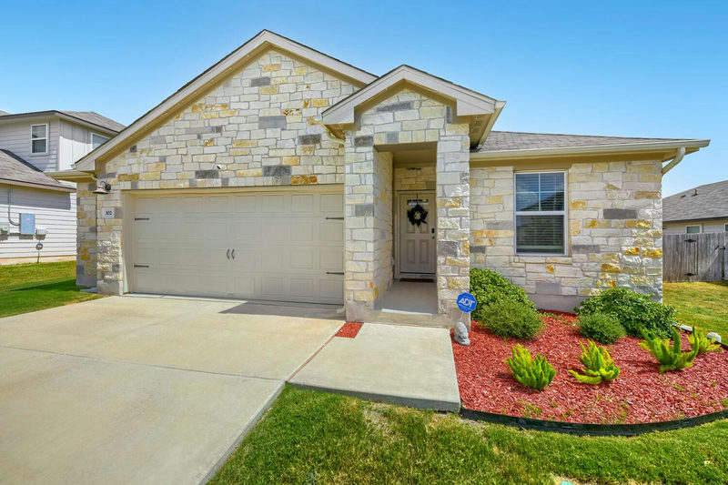 102 Contrada Grace Ln — exterior