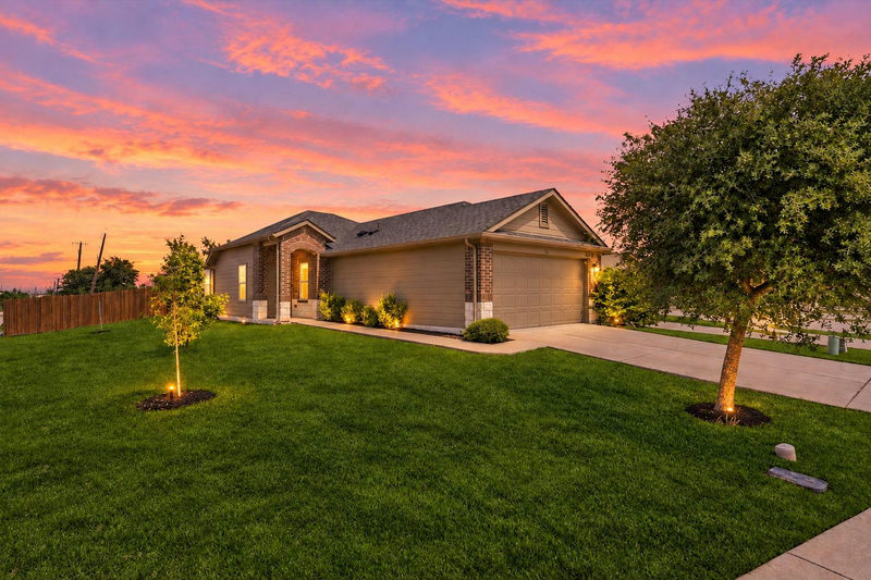 12300 Riprap Dr — exterior