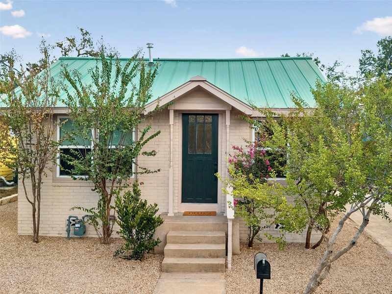 1613 W 10th St — exterior