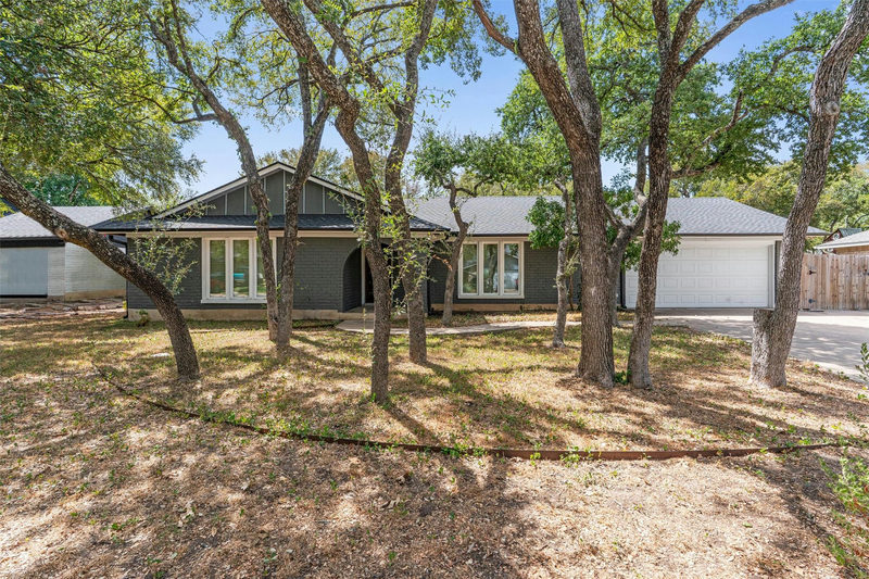 1002 Penny Ln — exterior