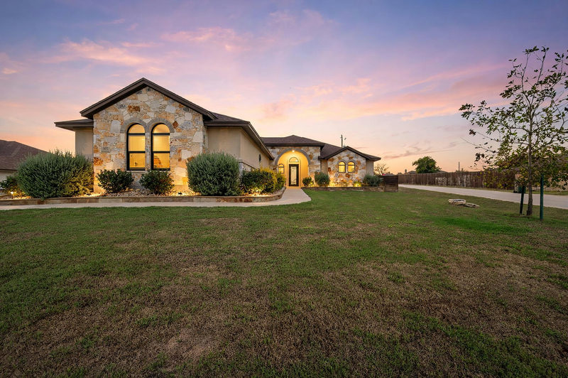 307 Bluestem Cv — exterior