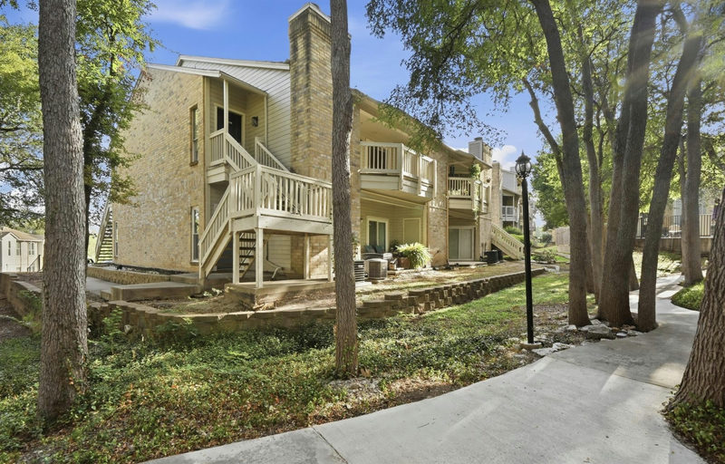 2450 Wickersham Ln #1402 — exterior