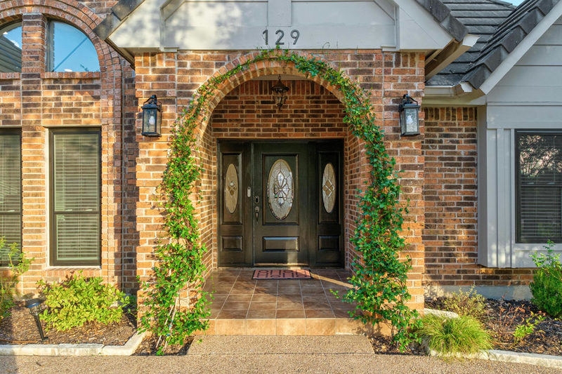 129 CREST VIEW Dr — exterior