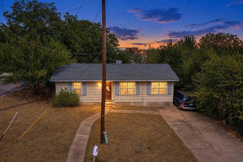 200 E Hoopes Ave — exterior