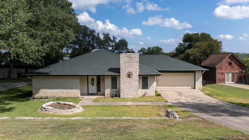 404 Hunt Ln — exterior
