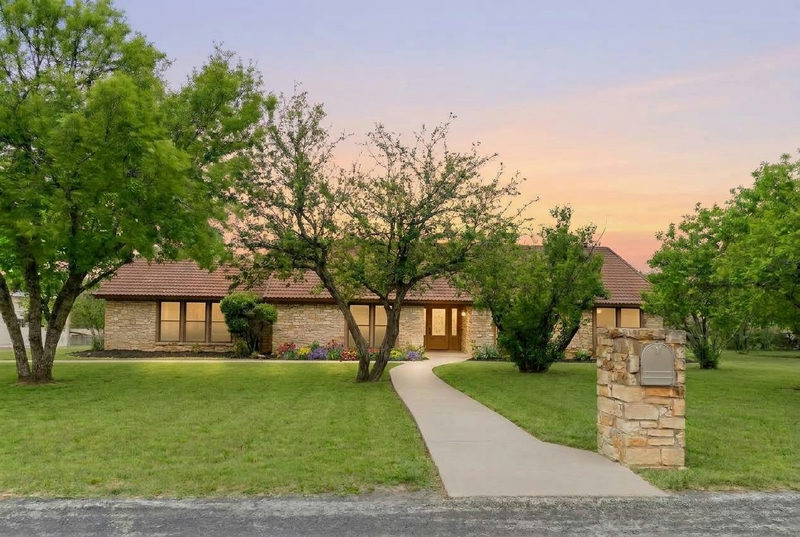 308 Ashwood Ln — exterior