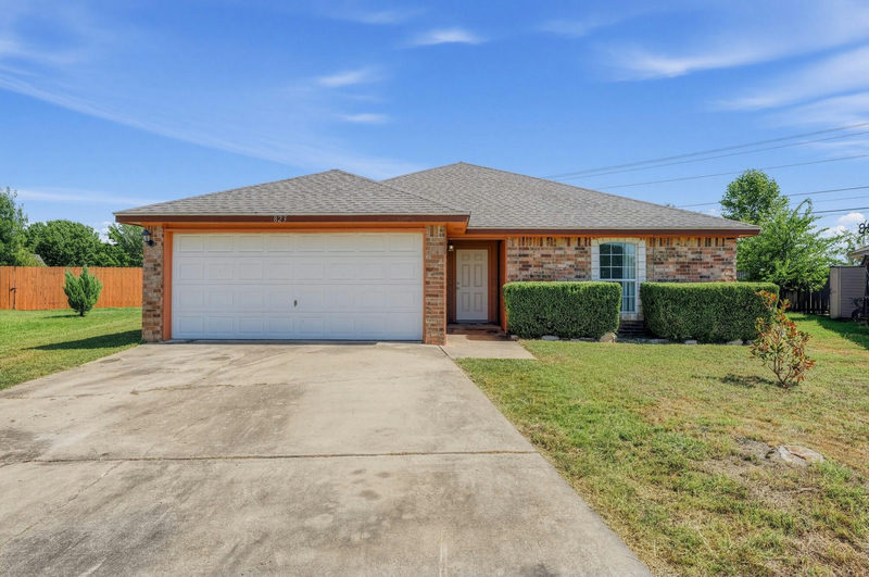 823 Ruby Ct — exterior