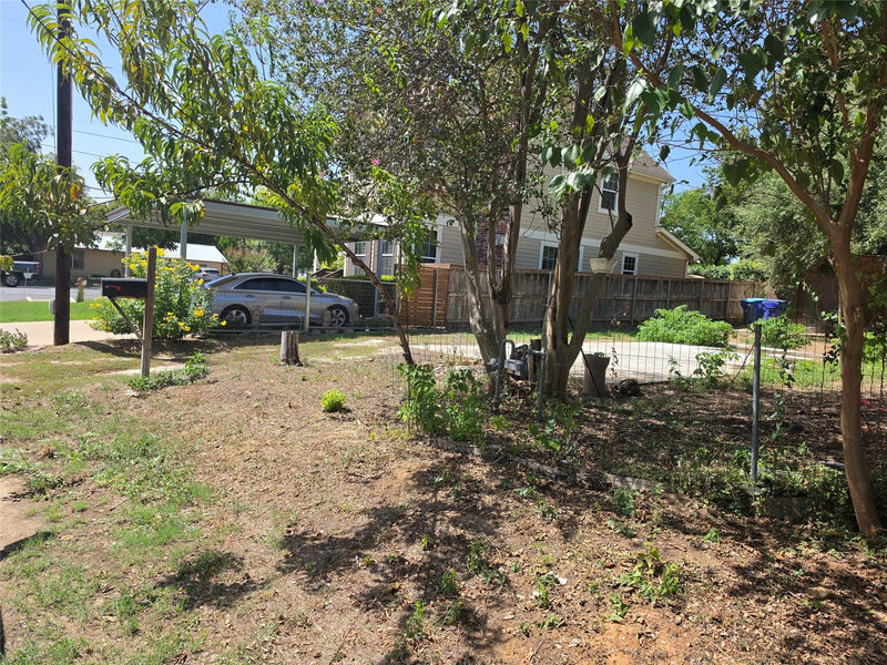 102 E Alamo St — exterior