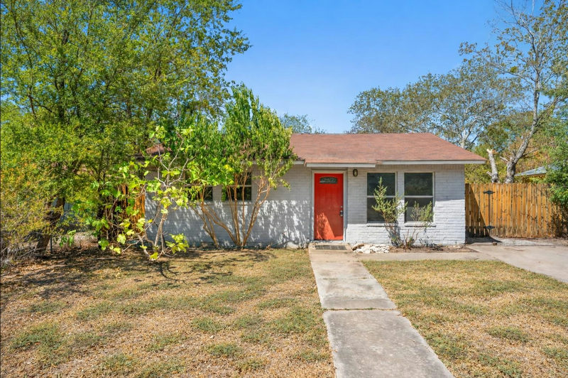 1304 Lily Ter — exterior