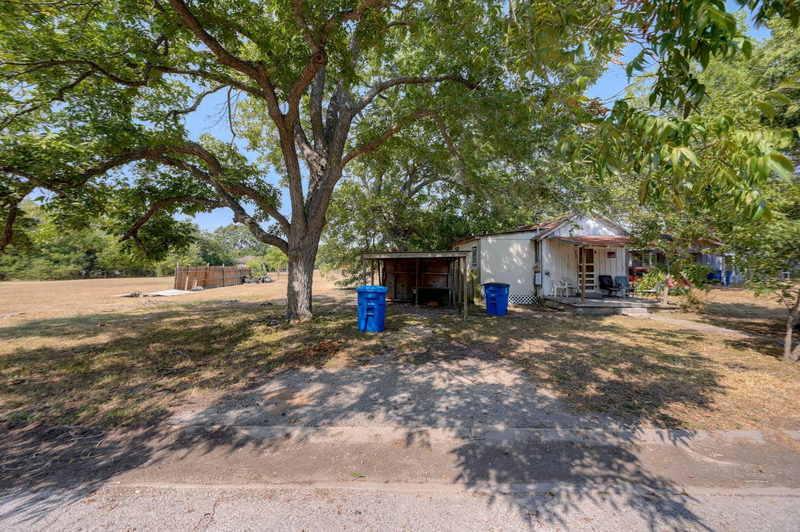 1317 Hondo St — exterior