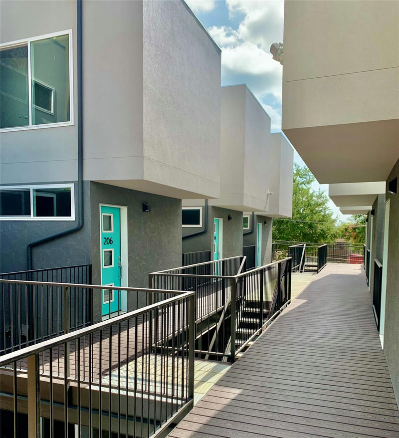 140 S Fredericksburg St — exterior
