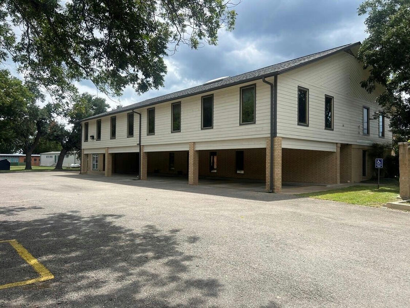 1011 Meredith Dr — exterior
