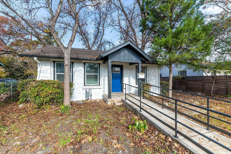 1614 Holly St — exterior