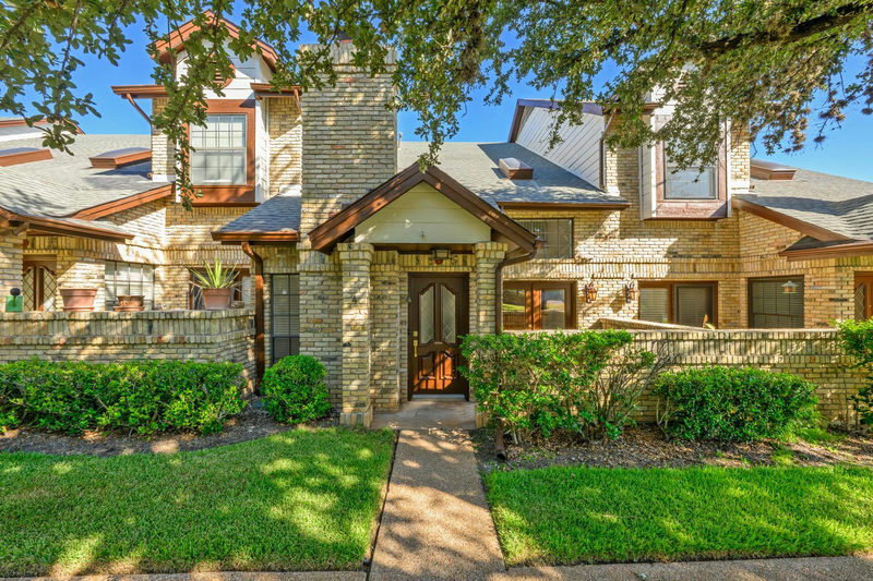 10819 Crown Colony Dr #4 — exterior