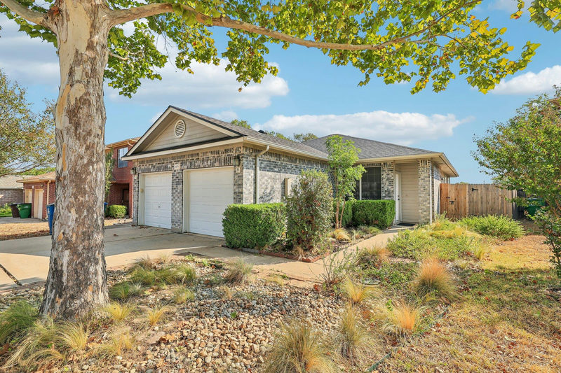 2409B Curry Loop — exterior