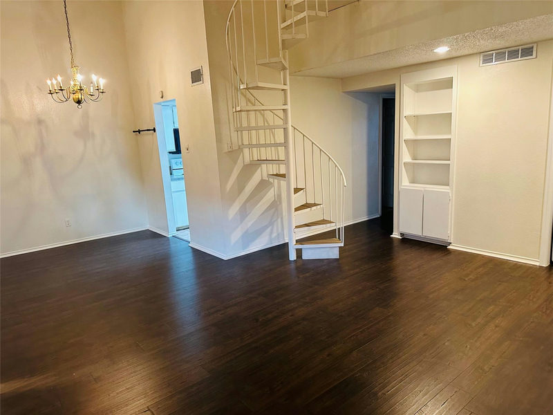 2401 Leon St #307 — exterior