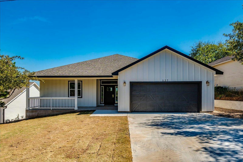 127 Mokalau Dr — exterior