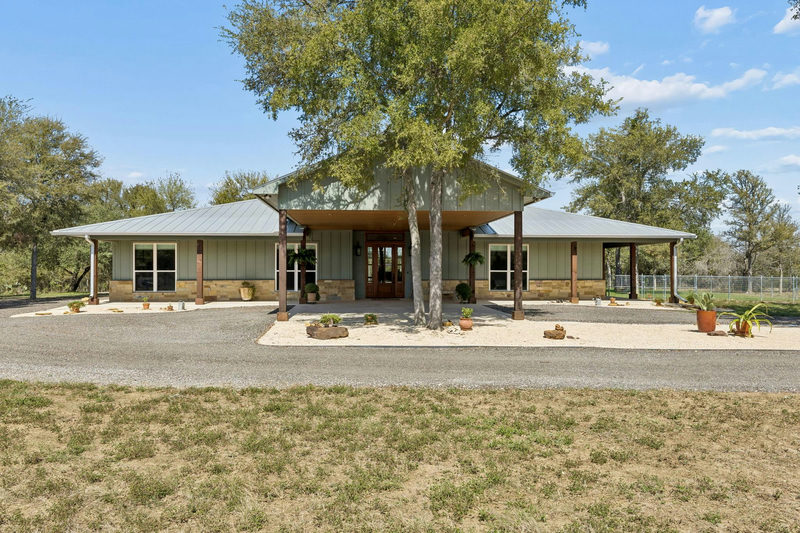 3353 Fm 535 — exterior