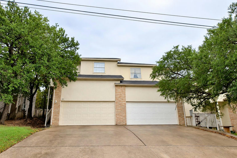 921-923 Sagewood Trl — exterior