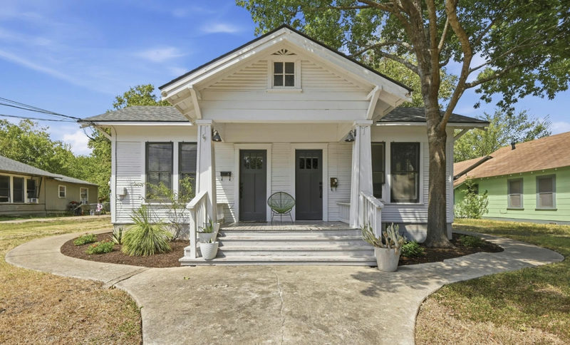 919 W Prairie Lea St — exterior
