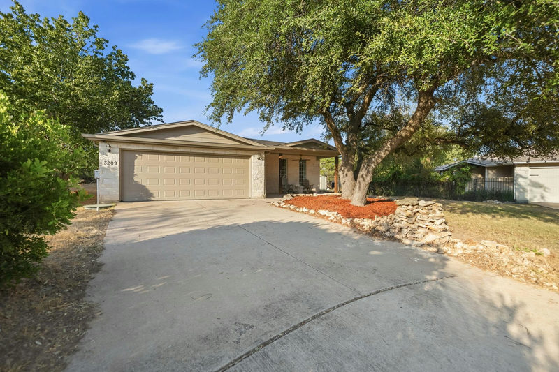3209 Eisenhower Ave — exterior