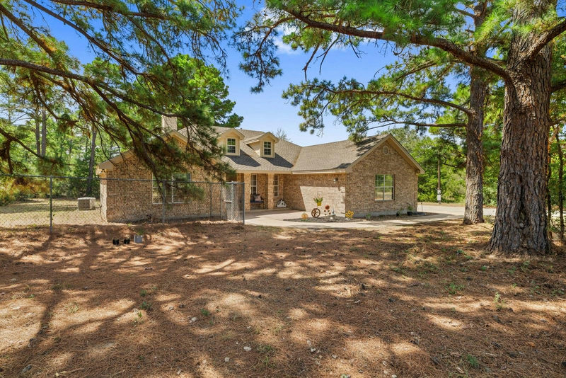 911 FM 1441 — exterior