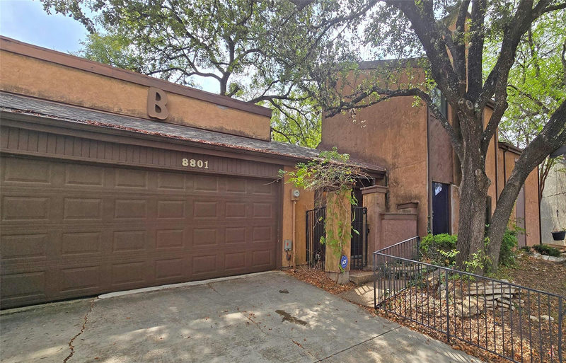 8801 Merion Cir — exterior