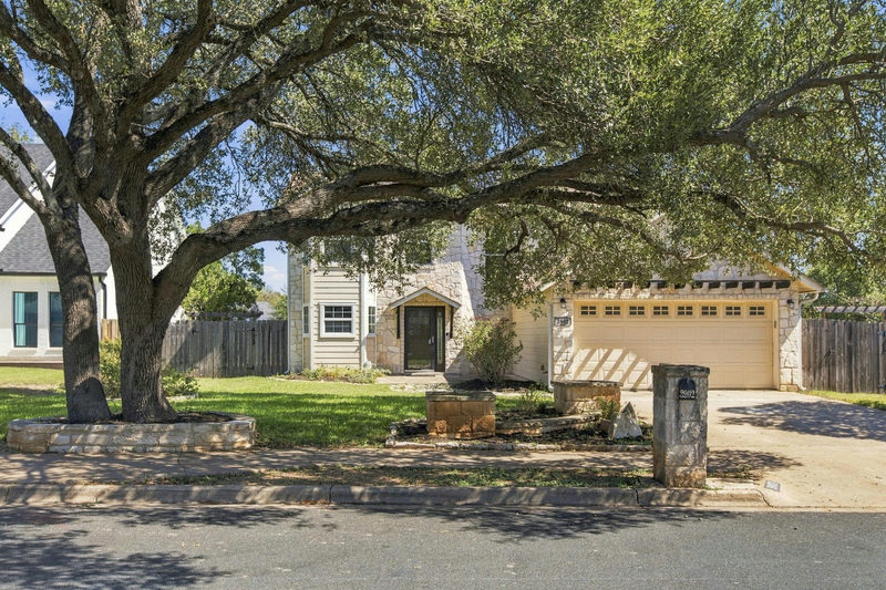3902 Hawkshead Dr — exterior