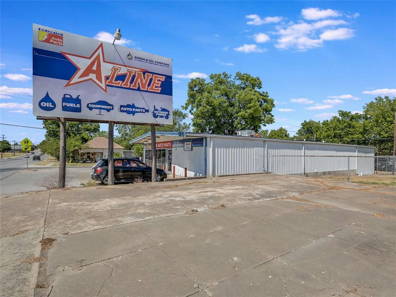 1022 N Main St — exterior