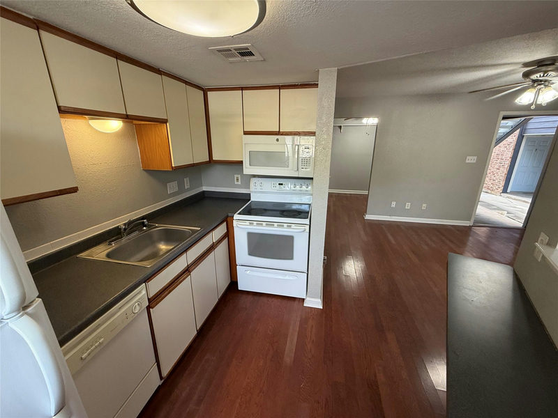 2500 Burleson Rd #209 — exterior