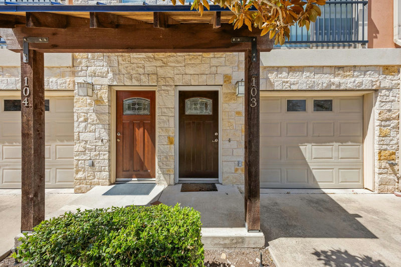 13420 Lyndhurst St #103 — exterior