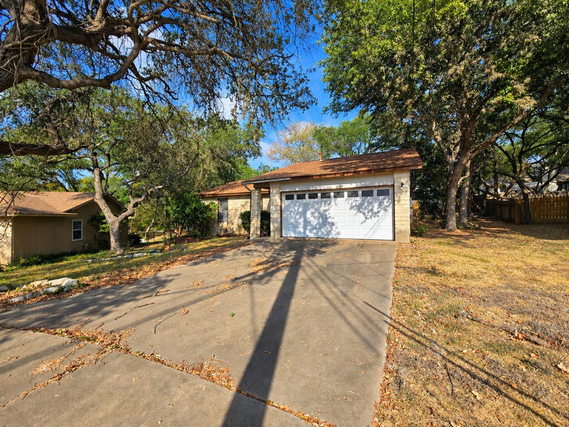 2011 Castle Creek Dr — exterior