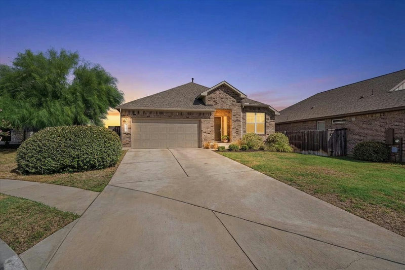 102 Patrick Herndon Dr — exterior