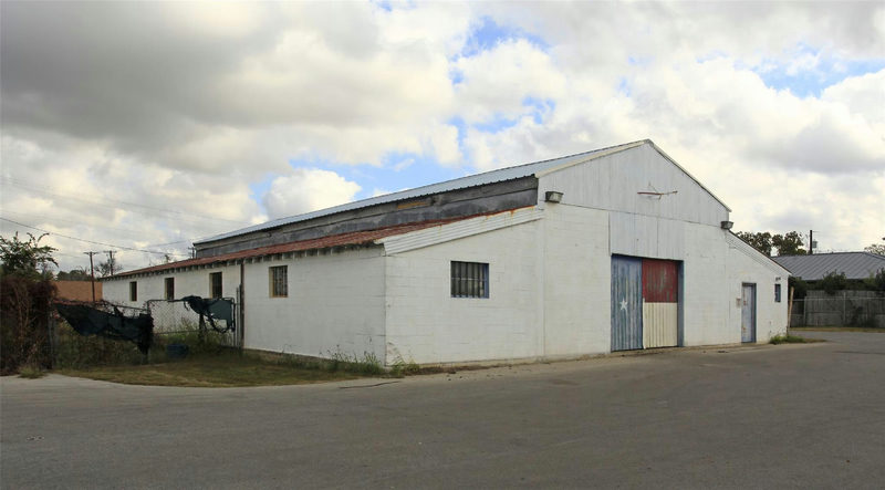 1940 S Austin Ave — exterior