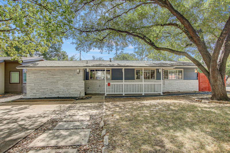 4501 Oakmont Blvd — exterior
