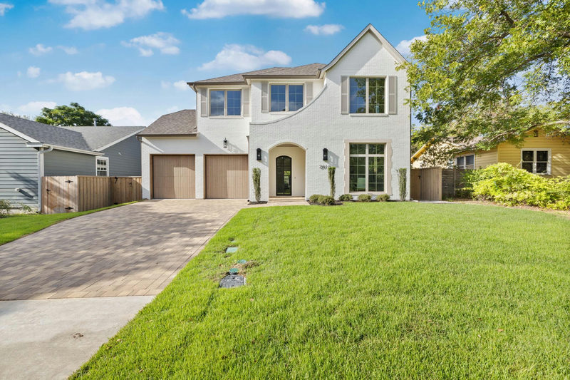 2613 Geraghty Ave — exterior