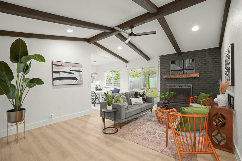 1014 Hillside Oaks Dr — exterior