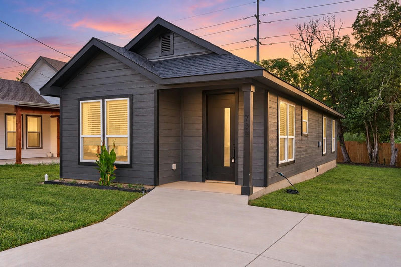 738 Chihuahua St — exterior