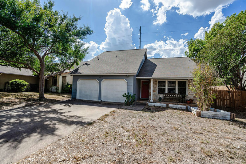 4817 Pelham Dr — exterior